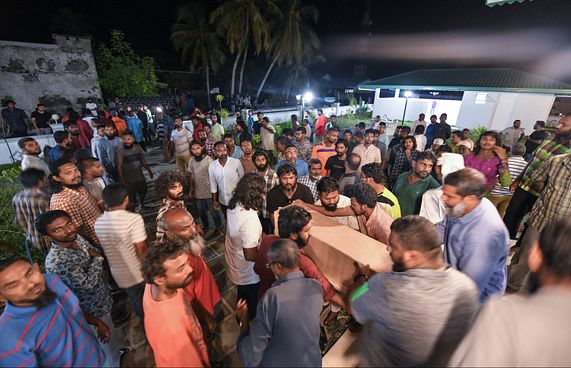 ބަޔަކަށް ރޭކާލީ ވެސް ދަތުރުވެރިޔަކު ކުރި ކޯލަކުން!