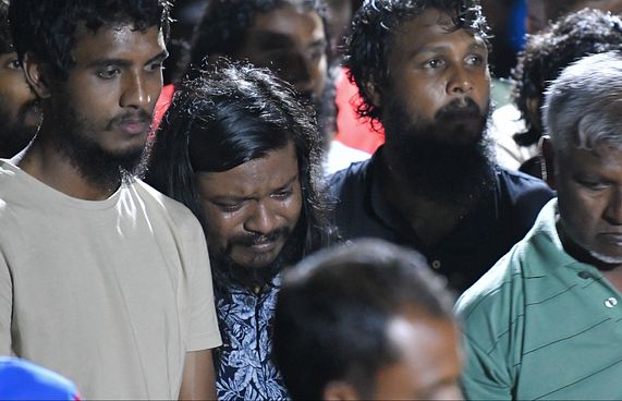 ހިނދުކޮޅެއްތެރޭ މުޅި އާއިލާ ގެއްލި އެކަނިވެރިވެފައި!