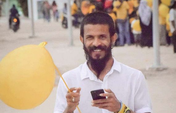 ސްމިތު ފުރަންދިޔަ އިރު ޕާސްޕޯޓް އޮތީ ހިފަހައްޓާފައި