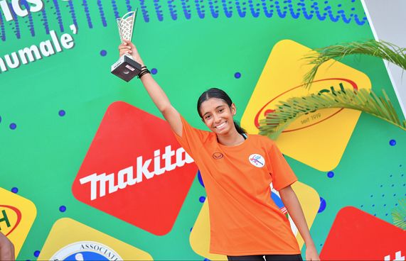 މި އަހަރުގެ ކަލާސް އެވޯޑް ދުވުންތެރިޔާ ހިމްނާ އަށް