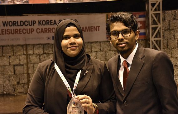 އަޒްމީންގެ ދެމަފިރިންގެ ކެރަމް ގަނޑު ވައިރަލްވެފައި!