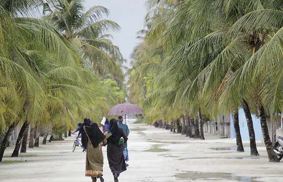 ހުޅުދުއްފާރު އިސް މެޖިސްޓްރޭޓް ސަސްޕެންޑްކޮށްފި