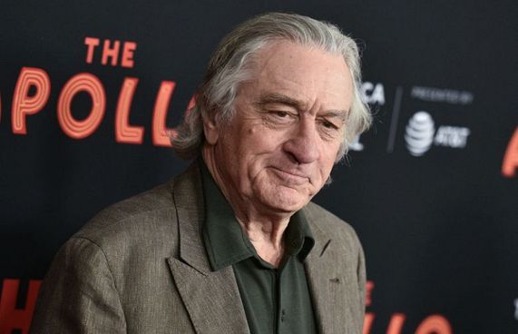 ތުހުމަތުތަކެއްކޮށް ރޮބަޓް ޑި ނީރޯ އަށް ދައުވާކޮށްފި