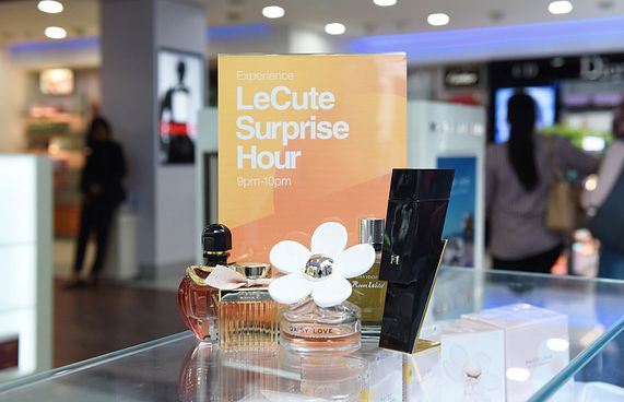 ލެކިއުޓްގެ "ސަޕްރައިޒް އަވާ"، ޑިސްކައުންޓާ އެކު