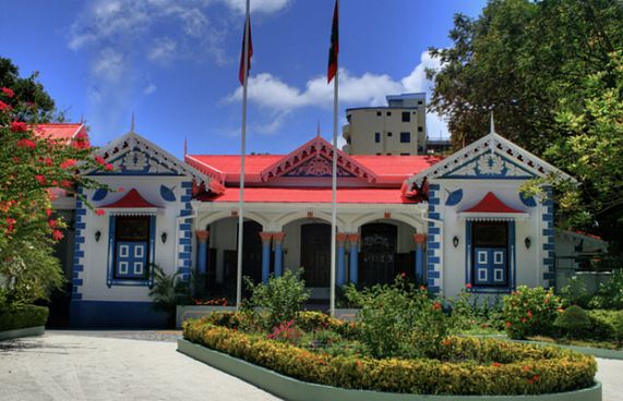 މުލީއާގެ މަރާމާތު ކުރާތީ ރައީސް އުޅުއްވާނީ ގެކޮޅުގައި