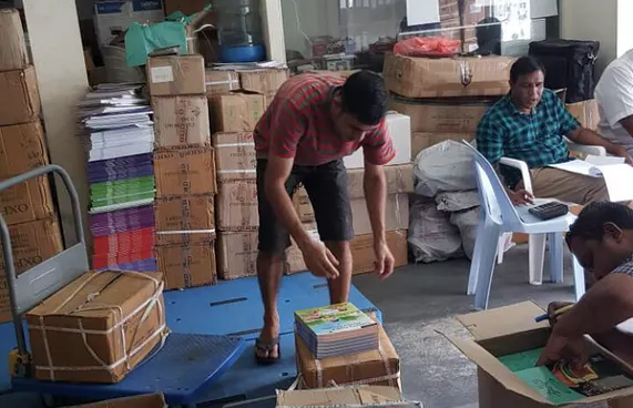 ސްކޫލުތަކަށް ޓެކްސްޓް ފޮތްތައް ފޮނުވަން ފަށައިފި