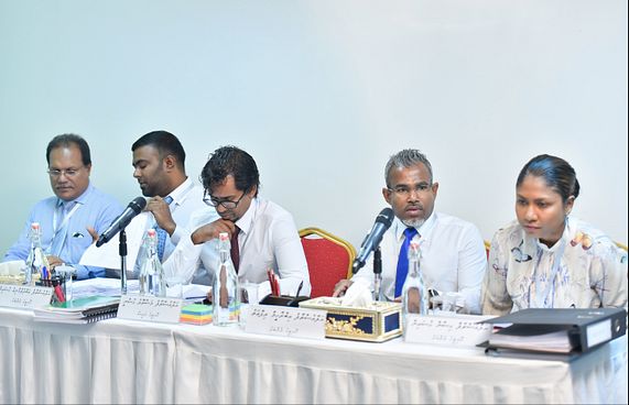 އިހްތިޖާޖެއްގައި ބައިވެރިވި މެޖިސްޓްރޭޓަކަށް ނަސޭހަތްދެނީ