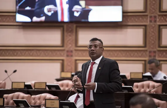 މަހާޒަށް ވޯޓަށް އެހިއިރު ޖާބިރު ޖަލްސާ ބޮއިކޮޓްކޮށްފި