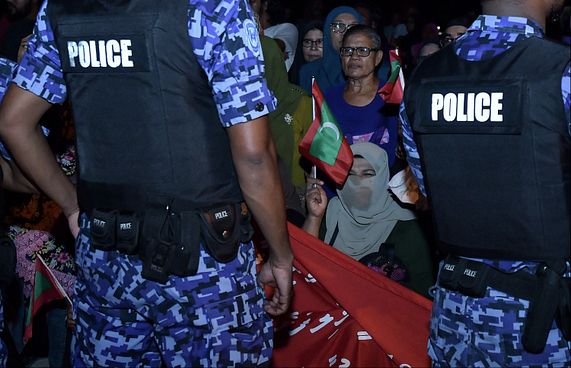 އެއްވެ އުޅުމަށް ހުރަސްއެޅި ގާނޫނު މިހާރު "އޯކޭ"؟