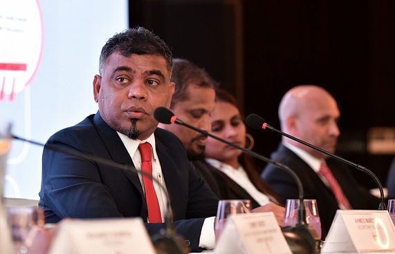 ދައުވަތު ނުލިބުނަސް ޝަކުވާއެއްނެތް، އެދެނީ ކުރިއެރުން