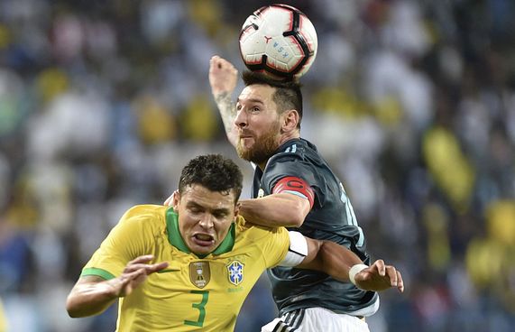 ރެފްރީން އުޅެނީ މެސީގެ ސަޕޯޓަރުން ގޮތަށް: ސިލްވާ