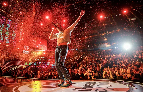 ކޯލްޑްޕްލޭގެ މުމްބާއީ ޝޯގެ ޓިކެޓް މައްސަލަ ކޯޓަށް