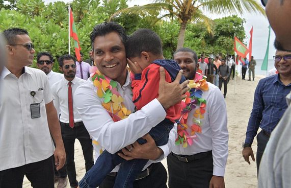 ކުޑަކުޑަ މާހިންއާ އެކު، މޮޅަދޫ ހެއްވާލައިފި