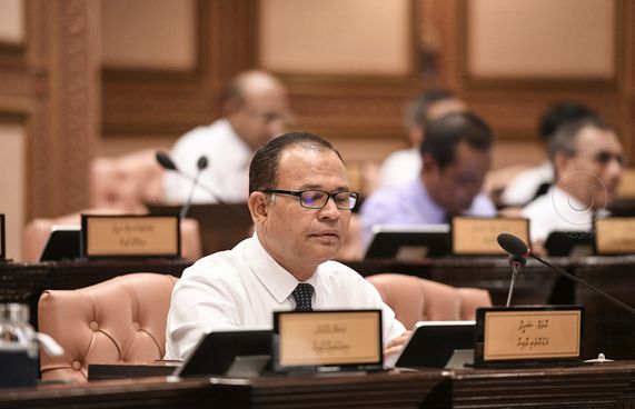 ހަރުކަށި ފިކުރާ ގުޅެނީ މުޖުރިމުން: އާދަމް ޝަރީފް