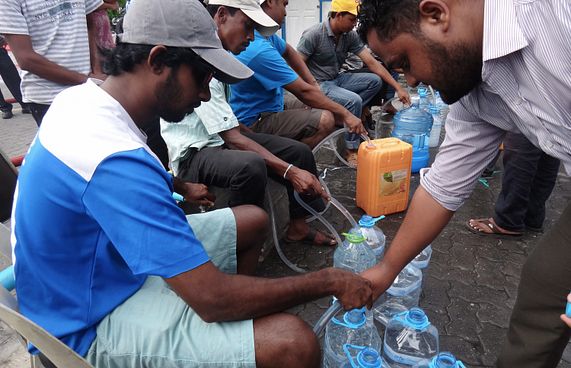 ފެން ނުލިބި ވެރިރަށް ހުއްޓުމަކަށް! ބޮޑު ކާރިސާއެއް!