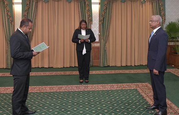 ހުވާލައިދެއްވި ފުރަތަމަ އަންހެން ފަނޑިޔާރަކަށް ޝުޖޫން