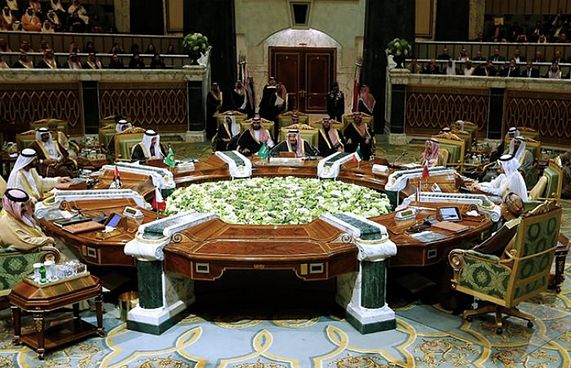 ގަލްފް ސަމިޓް ފެށުމާ އެކު އޮތީ ނިންމާލަންޖެހިފައި!