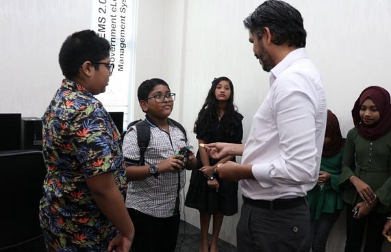 ޕްރައިމަރީ ގްރޭޑުން ފެށިގެން ކޯޑު ކުރަން ދަސްކޮށްދެނީ