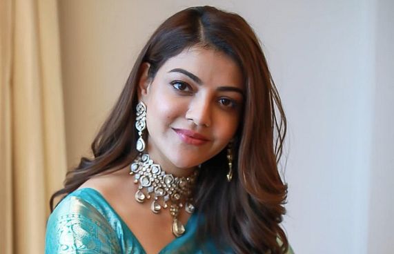 ބަތަލާ ކާޖަލް އާއިލާއާ އެކު ރާއްޖޭގައި