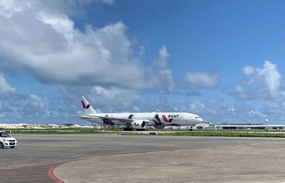 އަޒޫރު އެއާގެ ޗާޓާ ދަތުރުތައް ރާއްޖެ އަށް ފަށައިފި