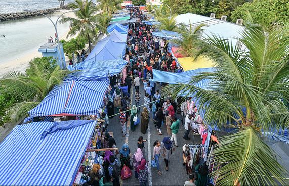 ނައިޓް މާކެޓް ހުއްދަ ދެން ދޭނީ އިކޮނޮމިކް މިނިސްޓްރީން