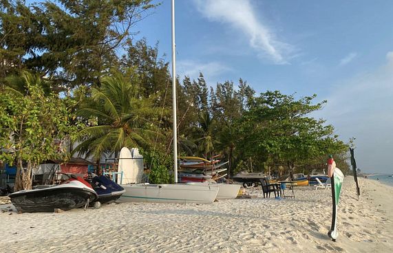 ހުޅުމާލެ ބީޗުގެ މޫދުކުޅިވަރުގެ ބިމުގެ ޖާގަ ބޮޑުކޮށްދީފި