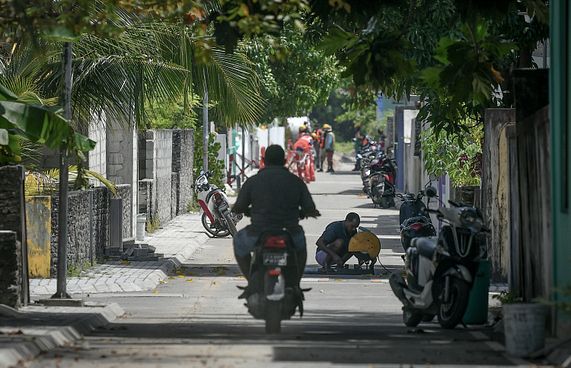 ހަރަދުނުދޭ ބައްޕައަކު ޖަލަށްލައި އެކައުންޓް ފްރީޒް