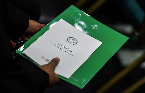 ފެމިލީ ކޯޓުގެ ގާޒީކަމަށް ގިނަ ބަޔަކު ކުރިމަތިލައިފި