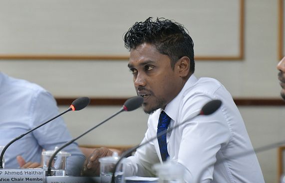 ހައިތަމަށް އިންޒާރުދީގެން ދައުވާކުރީ ކުރީގެ ދޮންދަރިއަށް