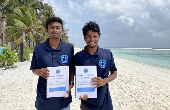 ސީކްރެޓް ޕެރެޑައިޒުން ޓުއާ ގައިޑުން ތަމްރީން ކުރަނީ