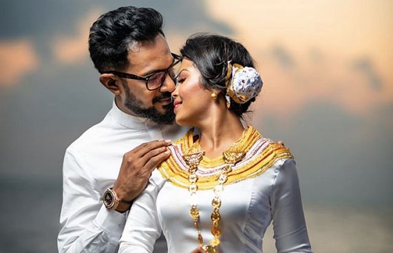 އައްޒަ އާއި މުއާ ކައިވެނިކޮށްފި