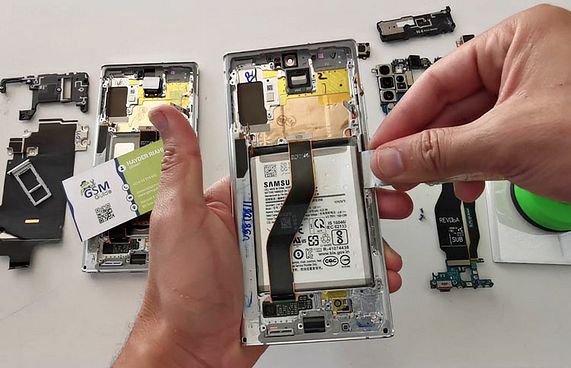 ފަސޭހައިން ބެޓެރި ބަދަލުކުރެވޭގޮތަށް ފޯނު ހެދޭތޯ ބަލަނީ