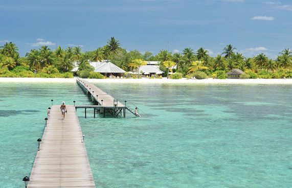 އޮޅުވެލި ރިސޯޓަށް ފަތާފައި ދިޔަ މީހަކު ހައްޔަރުކޮށްފި