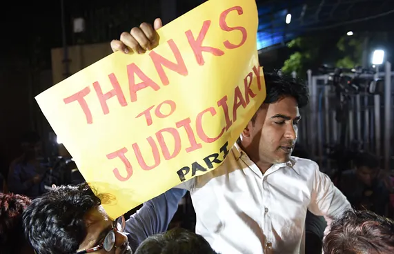 ރޭޕިސްޓްދޫކުރީ އަންހެނުންގެ އެއްޗެހި ދޮންނަން ޝަރުތުކޮށް