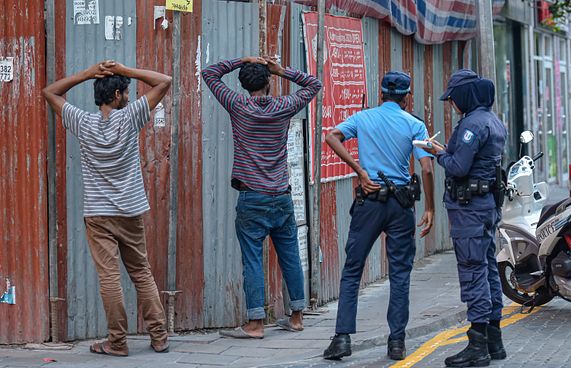 ފިލި ފަސް މީހުންގެ ތެރެއިން ތިން މީހަކު ހައްޔަރުކޮށްފި