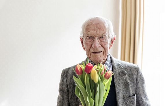 އެލާޖީތަކުގެ ހަގީގަތް ހޯއްދެވި ޑޮކްޓަރު އަވަހާރަވެއްޖެ