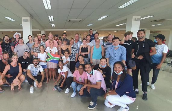 ތާށިވި މީހުންނާ އެކު މޯލްޑިވިއަން ސައުތު އެފްރިކާ އަށް