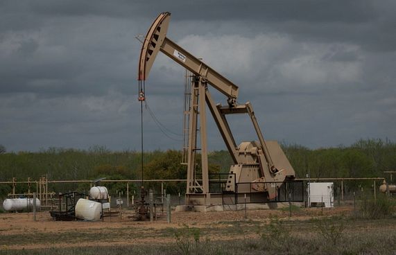 ދުނިޔޭގެ ބާޒާރުގައި ތެލުގެ އަގު އަނެއްކާވެސް ދަށަށް