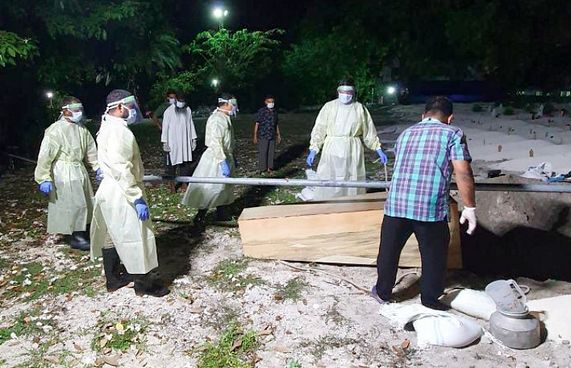 ކޮވިޑްގެ 100 މަރު: ކޮންމެ ތިން ދުވަހަކުން މަރެއް!