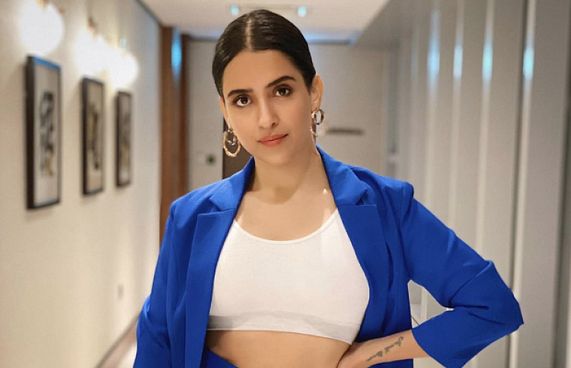 މަންމަ ބޭނުމީ އަހަރެން އަދިވެސް ކިޔަވަން: ސާނިއާ