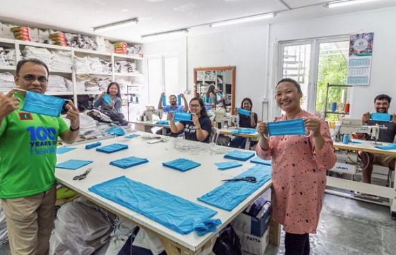 ސިއްހީ ދާއިރާ އަށް ރަންގަލިން މާސްކް ހަދިޔާކުރަނީ