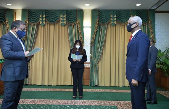 އަސްލަމް، އަލުން މަގާމުގެ ހުވާކުރައްވައިފި