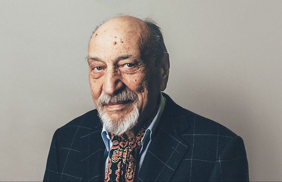 ނިއު ޔޯކް ރަމްޒުކޮށްދޭ ލޯގޯ ކުރެހި މީހާ މަރުވެއްޖެ