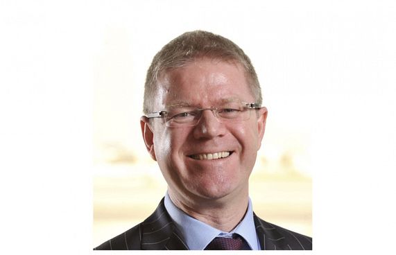 ސްޓުއާޓް، އެމްއޭސީއެލް ހިންގުމާ ހަވާލުވެއްޖެ