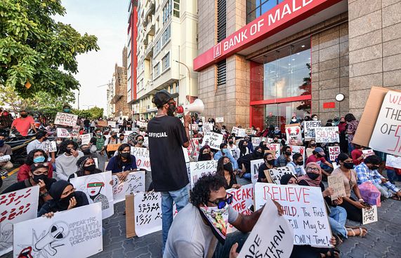 ބޮޑު ބަހުސަކަށް ނިމުން ގެނެސްދިން ތާރީޚީ ހުކުމް