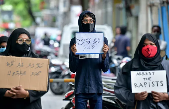 ކުޑަ ފިރިހެން ކުއްޖަކަށް ޖިންސީ ގޯނާކުރި މައްސަލައެއް ބަލަނީ