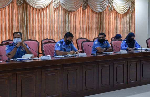 ތުހުމަތު ކުރެވޭ ދެ މީހުން ބަނގުރަލަށް ޓެސްޓެއް ނުކުރޭ