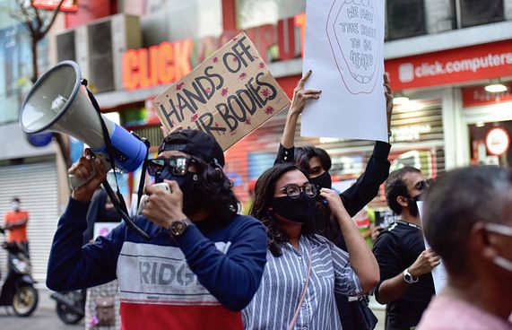 ޖިންސީ ގޯނާގެ ތުހުމަތަށް ޓީޗަރަކަށް ބޮޑެތި ދައުވާތަކެއް