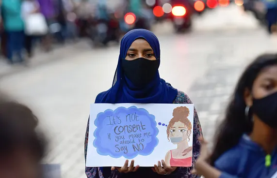 ދަރިފުޅާ ބެހުނު ކަމުގެ ތުހުމަތުވި ބައްޕަ ހައްޔަރުކޮށްފި