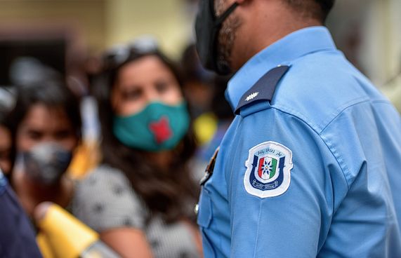 ކުއްޖަކު އޮރިޔާންކޮށް، ބްލެކްމެއިލްކުރި މައްސަލަ ބަލަނީ